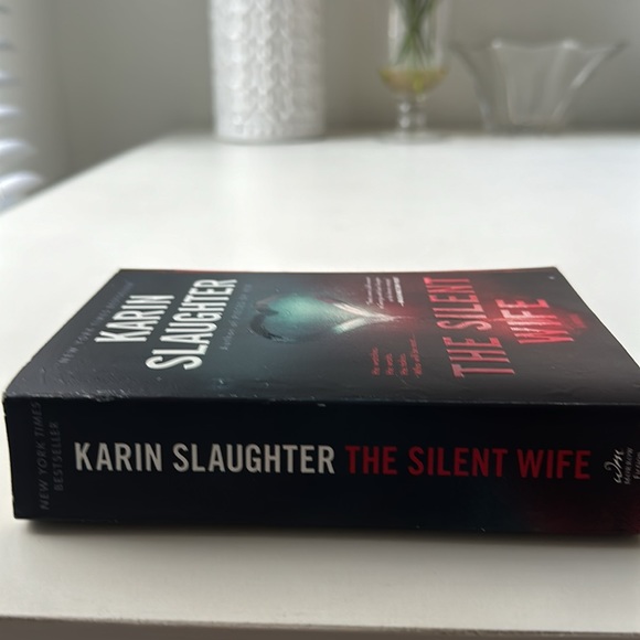 The Silent Wife by Karen Slaughter - Picture 4 of 4